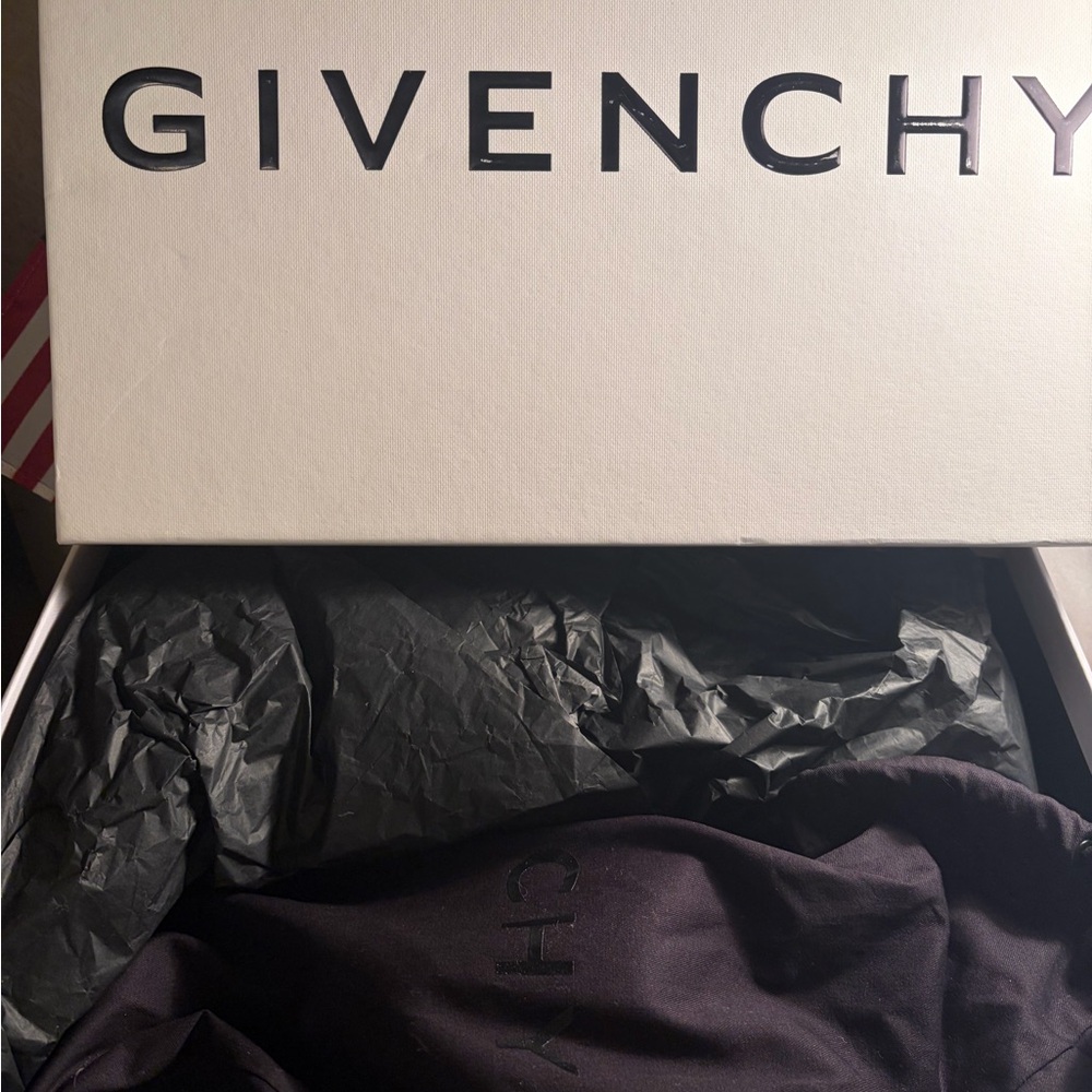 Givenchy White and Red Women's Sneakers. - Picture 3 of 9